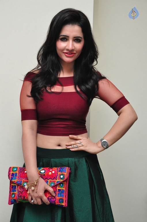 Nira Arora Photos - 8 / 55 photos