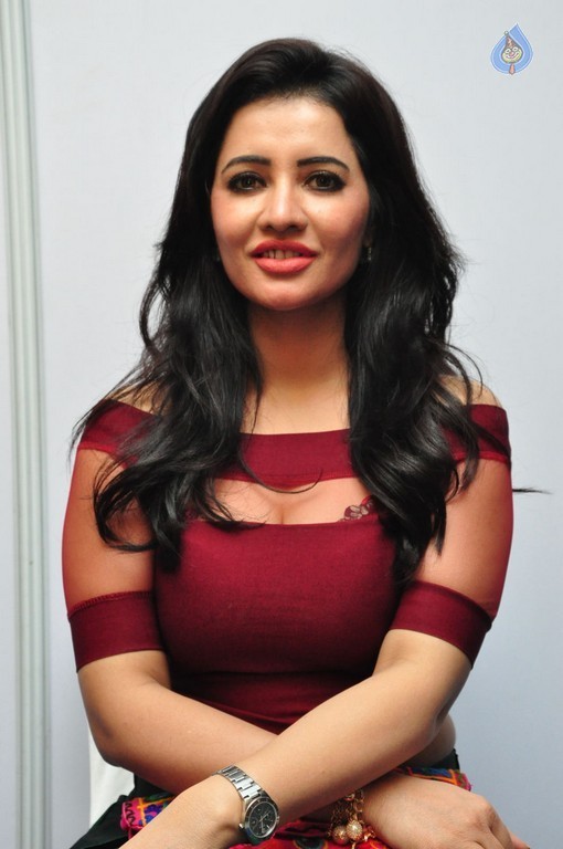 Nira Arora Photos - 22 / 55 photos