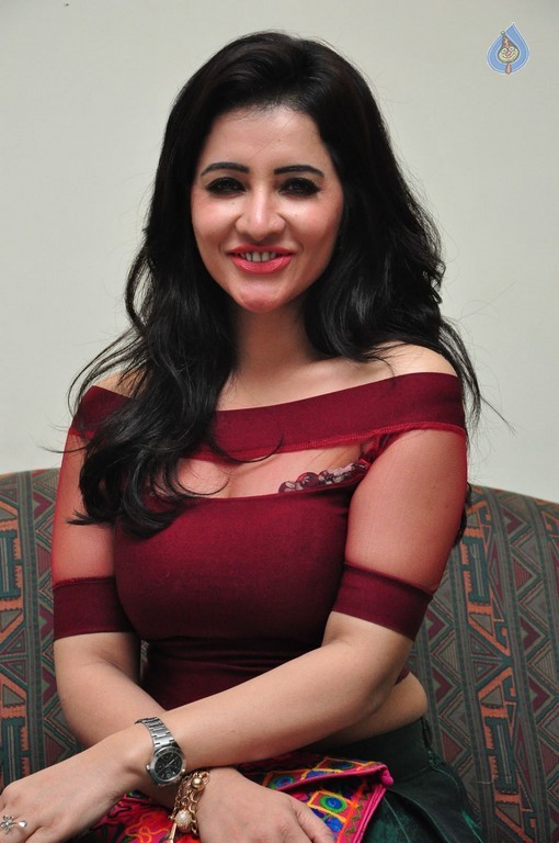 Nira Arora Photos - 31 / 55 photos