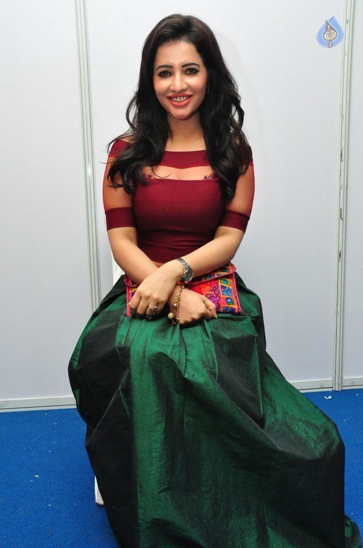 Nira Arora Photos - 34 / 55 photos
