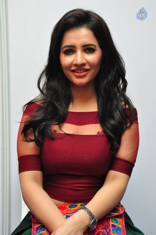 Nira Arora Photos - 44 / 55 photos