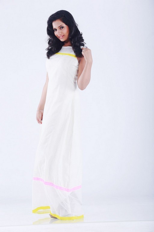 Niranjana New Photoshoot - 4 / 53 photos