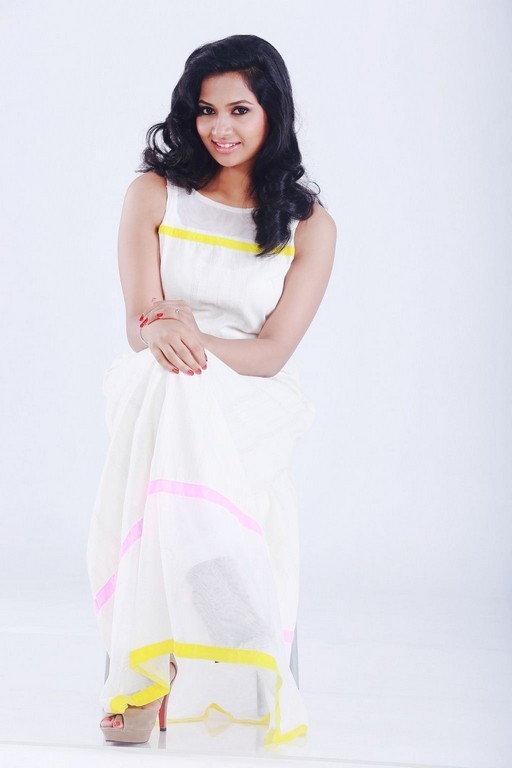 Niranjana New Photoshoot - 17 / 53 photos