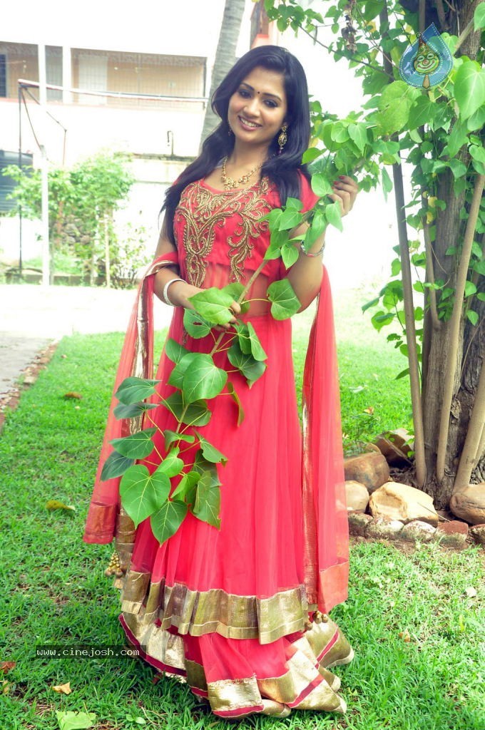 Niranjana Stills - 11 / 66 photos