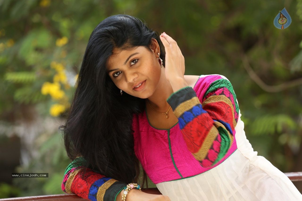Nairuthi Stills - 13 / 52 photos