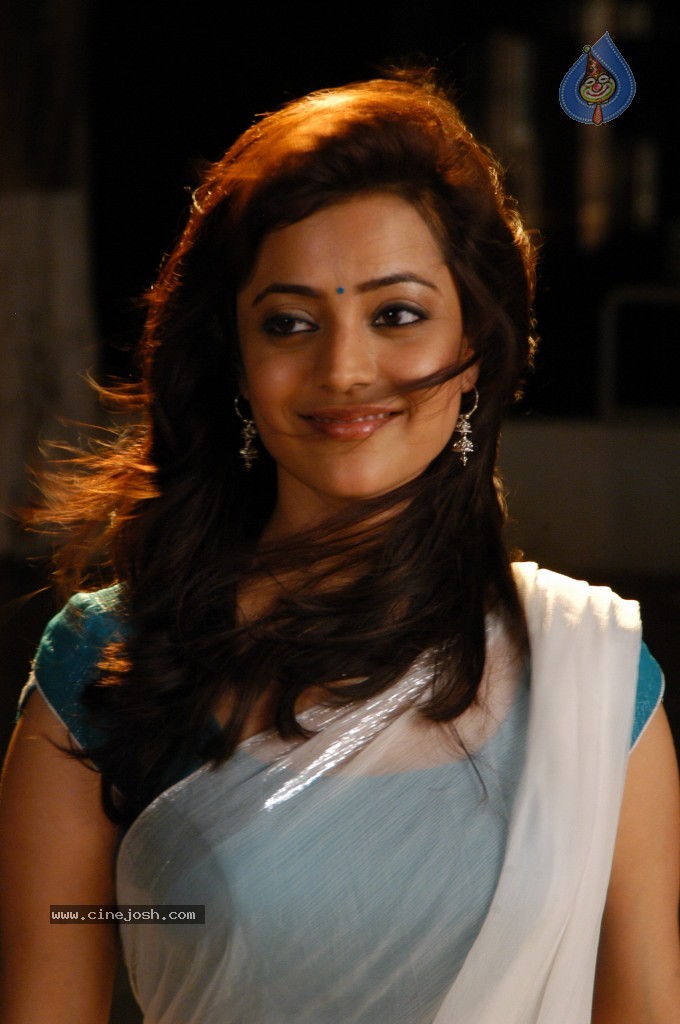 Nisha Agarwal Hot Stills - 26 / 61 photos