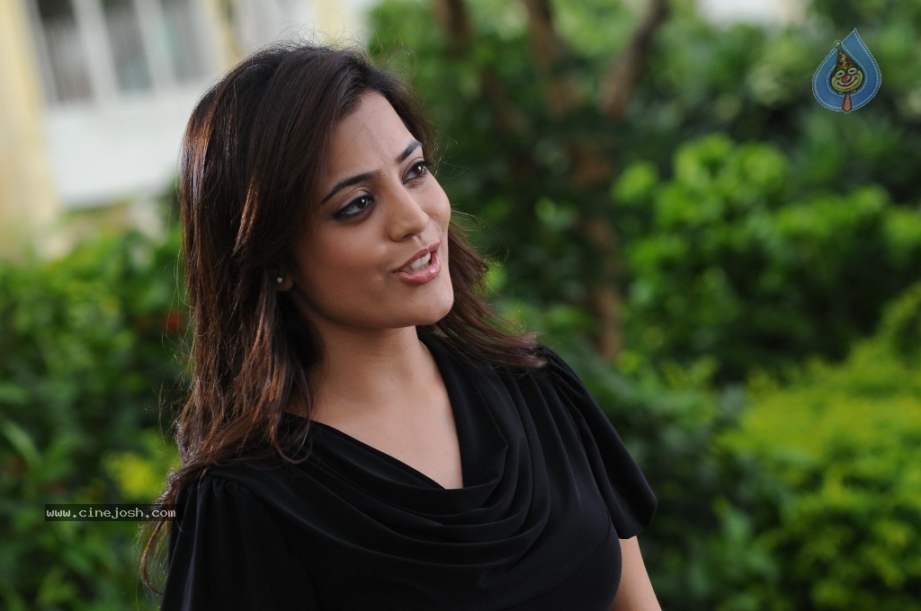 Nisha Agarwal New Gallery - 20 / 60 photos