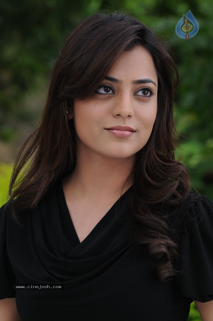 Nisha Agarwal New Gallery - 32 / 60 photos
