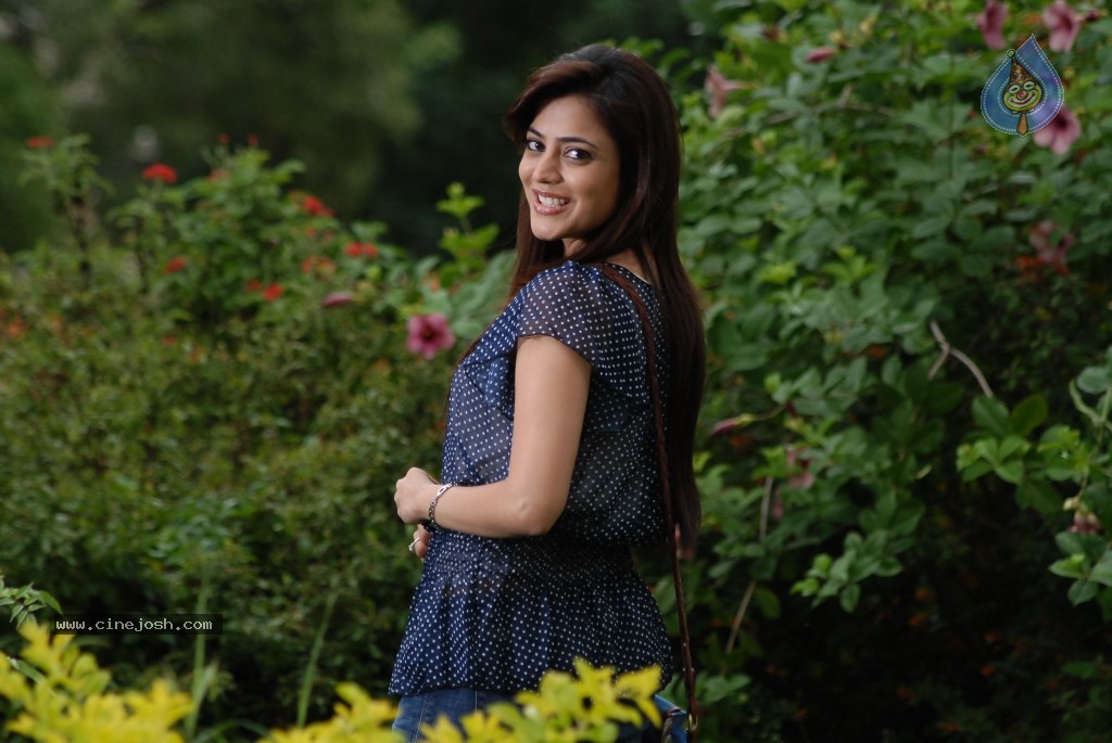 Nisha Agarwal New Gallery - 34 / 60 photos