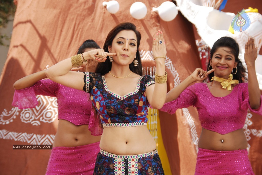 Nisha Agarwal New Hot Stills - 19 / 51 photos