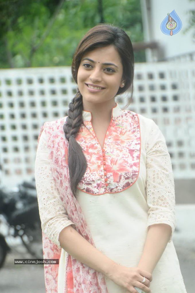 Nisha Agarwal New Photos - 6 / 28 photos