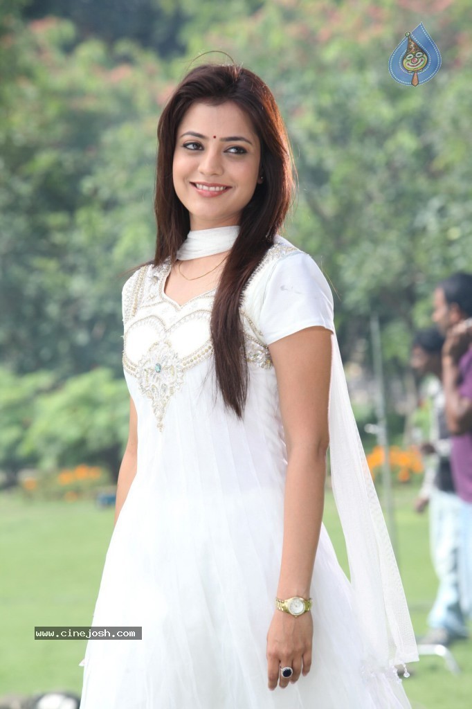 Nisha Agarwal New Pics - 4 / 58 photos