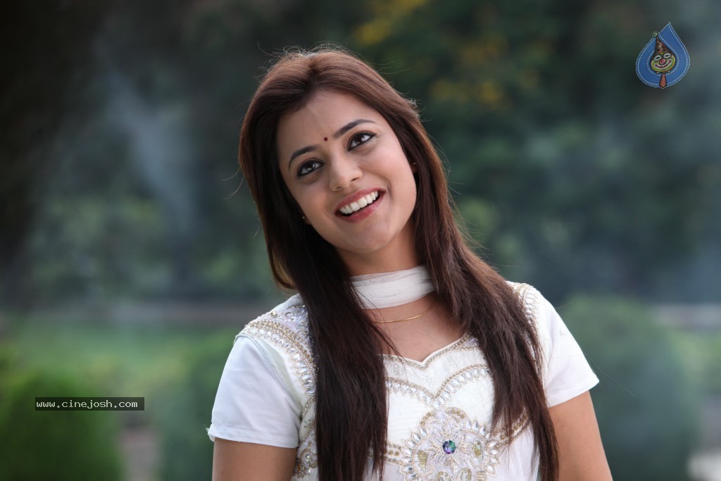 Nisha Agarwal New Pics - 20 / 58 photos