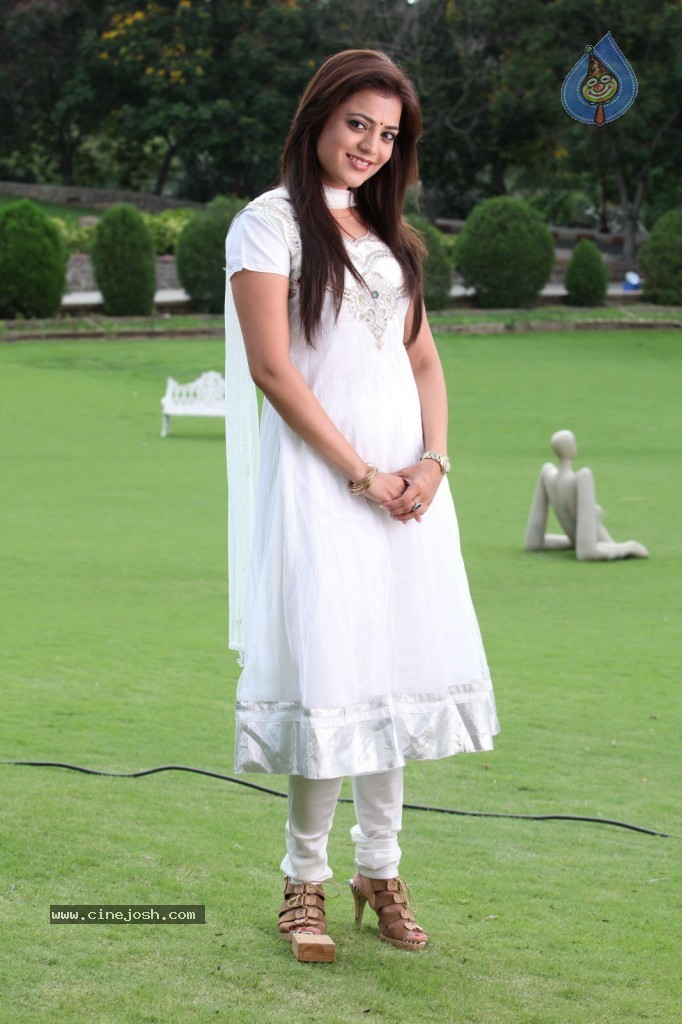Nisha Agarwal New Pics - 34 / 58 photos
