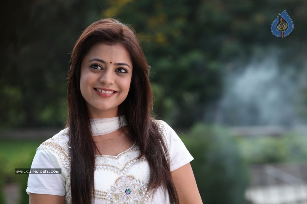 Nisha Agarwal New Pics - 37 / 58 photos