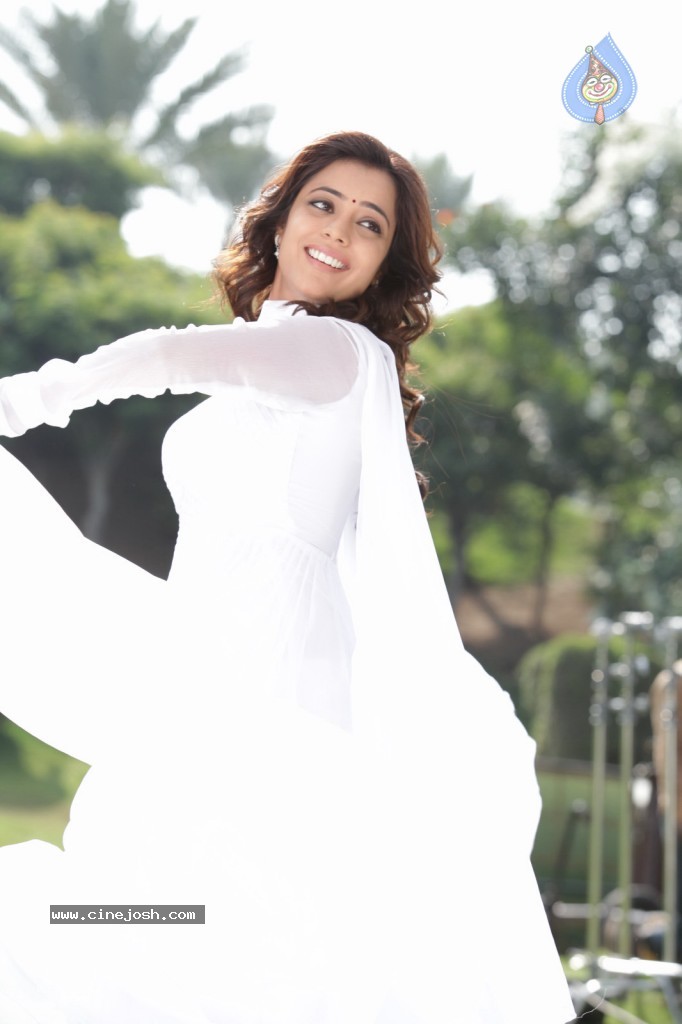 Nisha Agarwal New Pics - 45 / 58 photos
