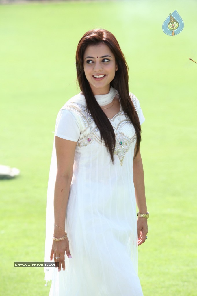 Nisha Agarwal New Pics - 46 / 58 photos