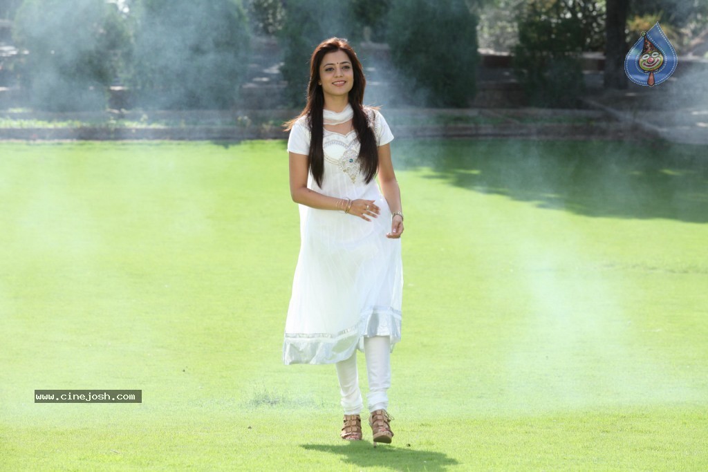 Nisha Agarwal New Pics - 48 / 58 photos