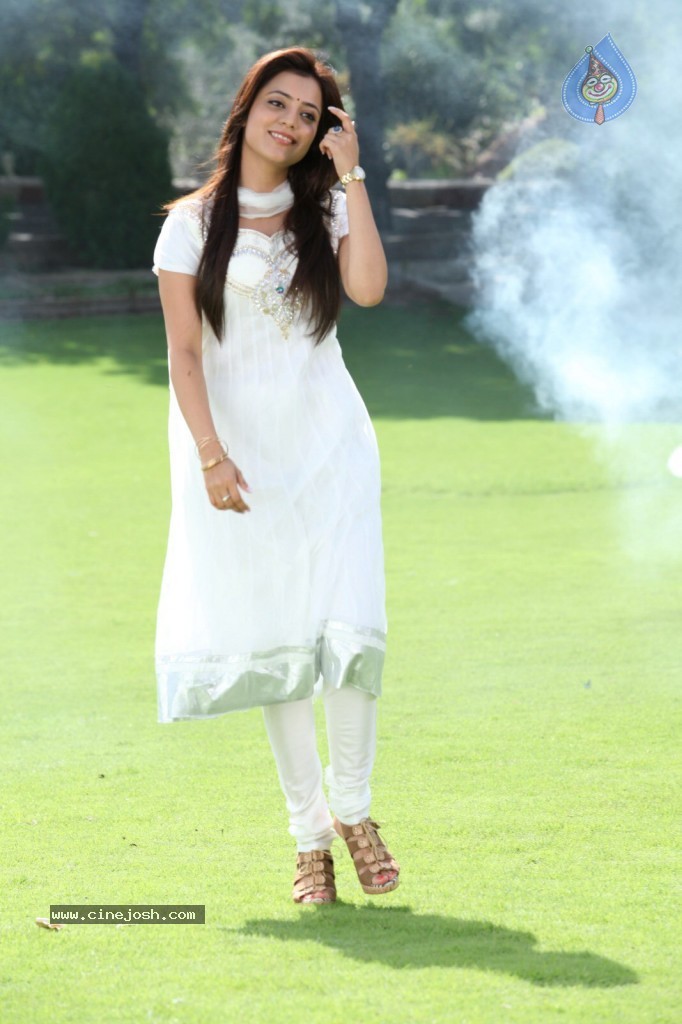 Nisha Agarwal New Pics - 51 / 58 photos