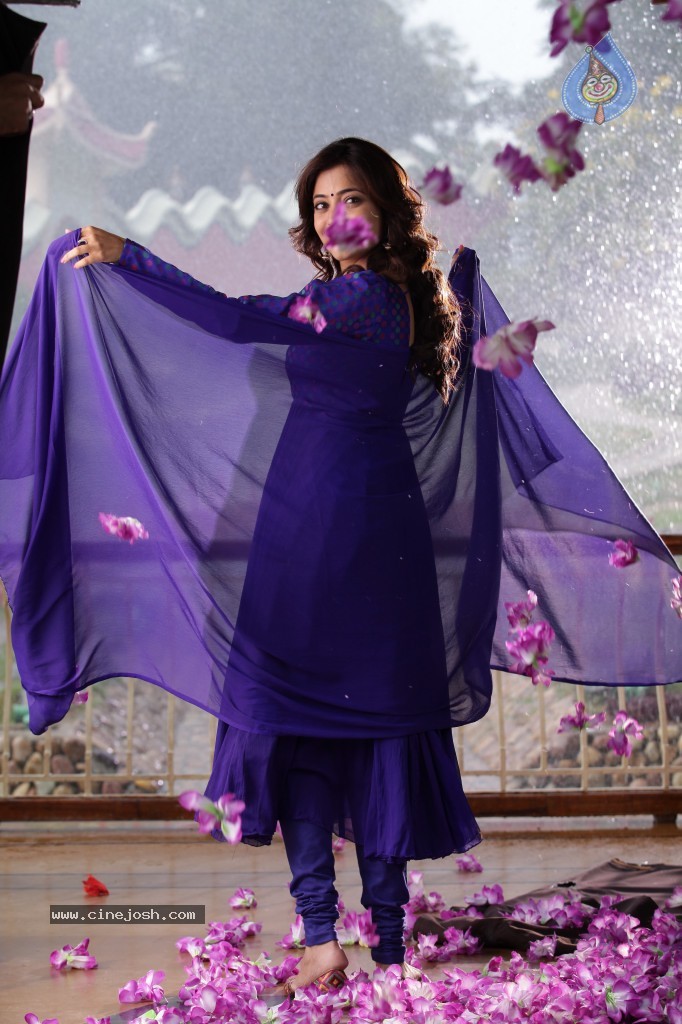Nisha Agarwal New Pics - 29 / 49 photos