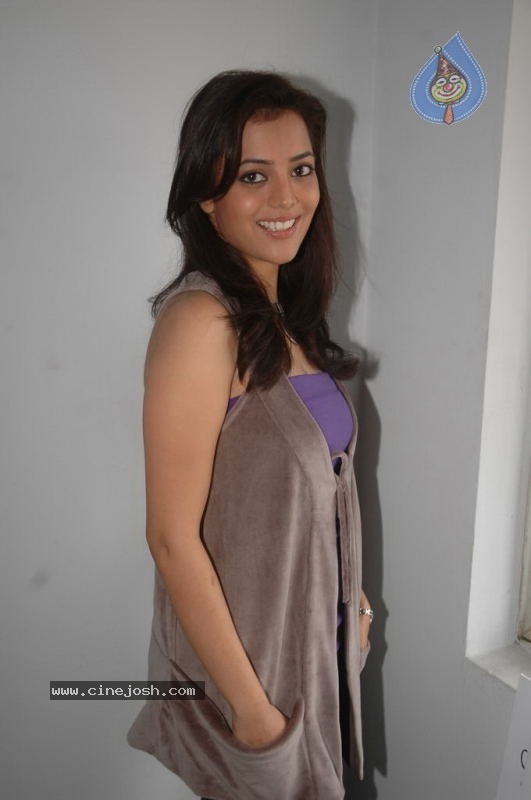 Nisha Agarwal New Stills - 12 / 85 photos