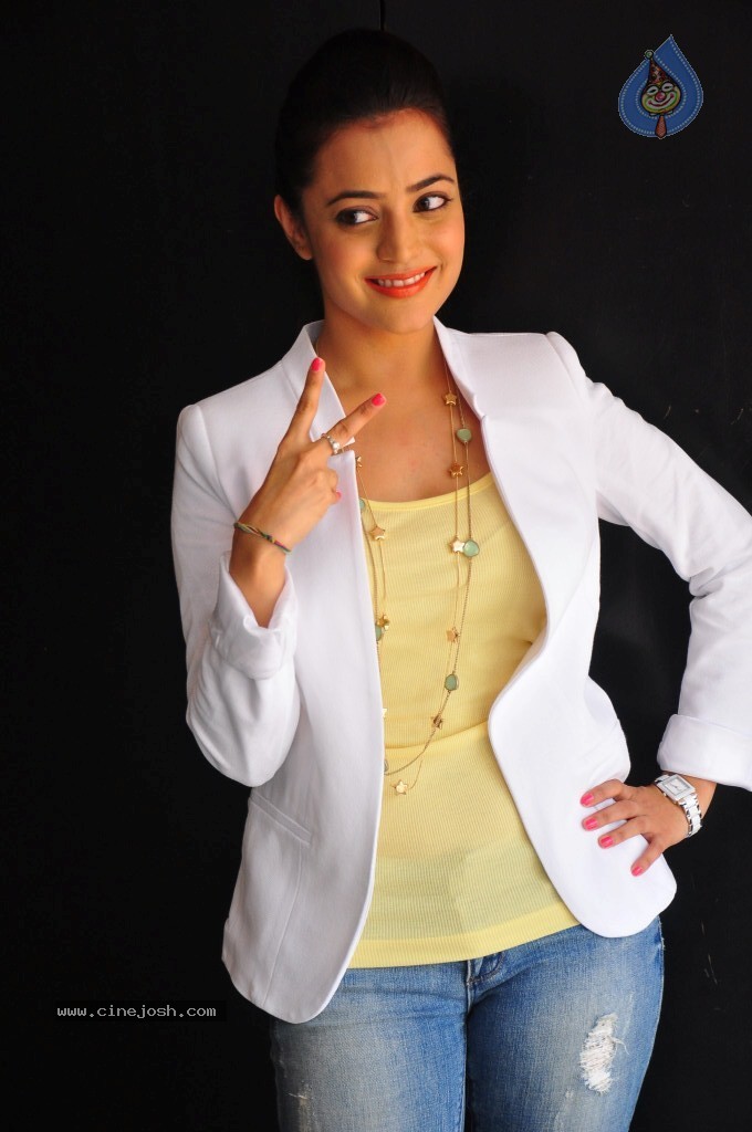 Nisha Agarwal New Stills - 4 / 47 photos
