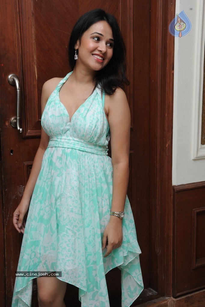 Nisha Kothari at Choosinodiki Choosinantha Audio - 30 / 88 photos