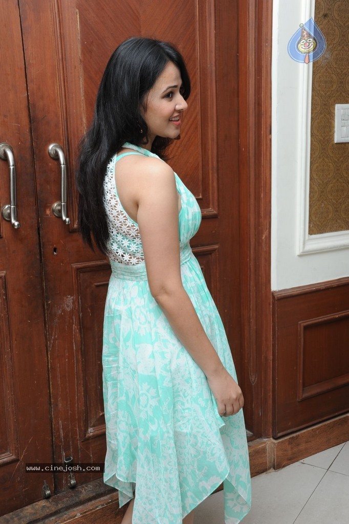 Nisha Kothari at Choosinodiki Choosinantha Audio - 67 / 88 photos