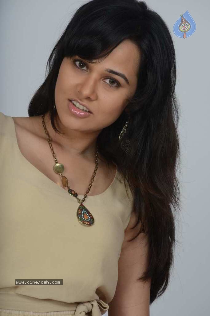 Nisha Kothari Hot Pics - 8 / 30 photos