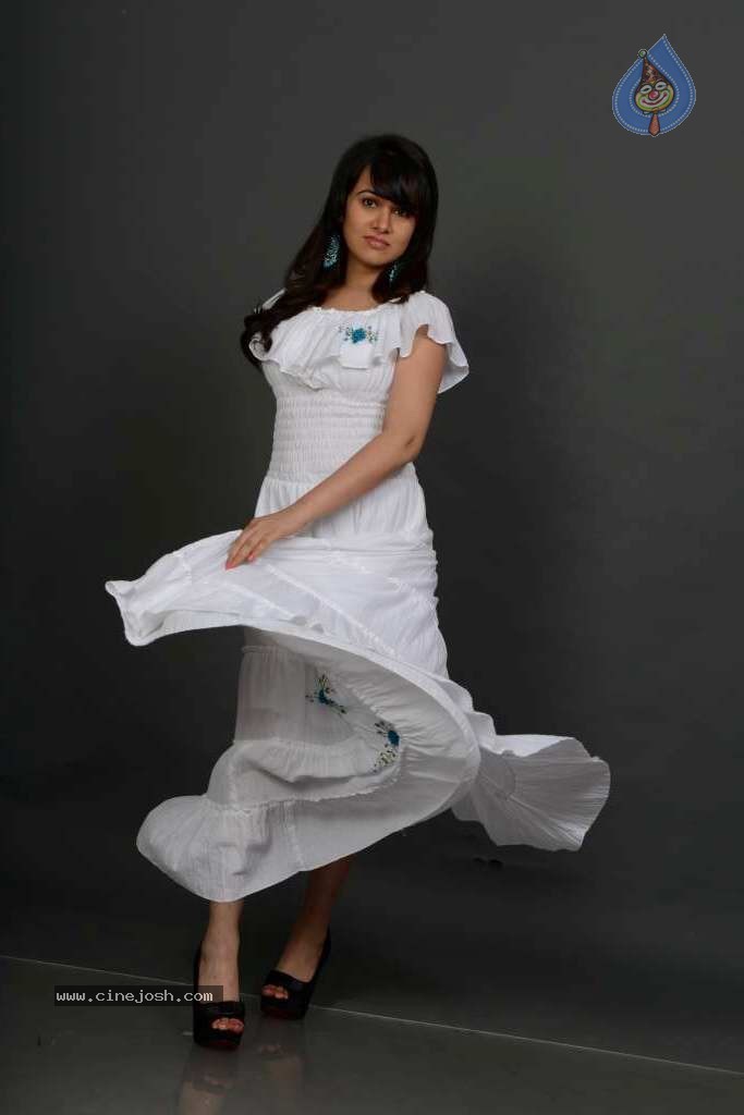 Nisha Kothari Hot Pics - 26 / 30 photos