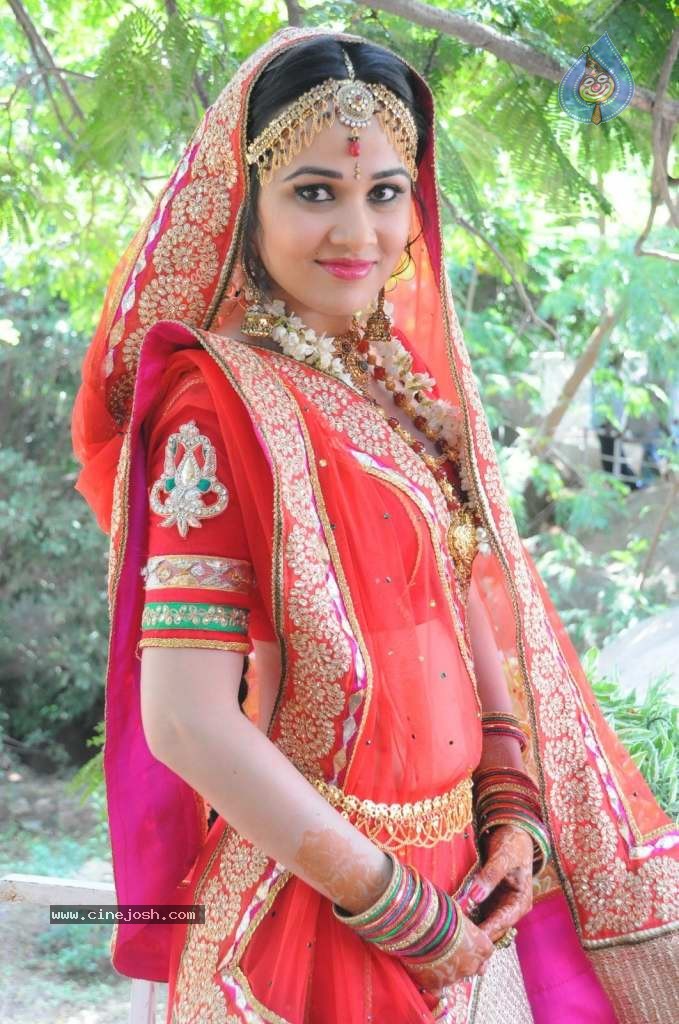 Nisha Kothari Latest Stills - 10 / 108 photos
