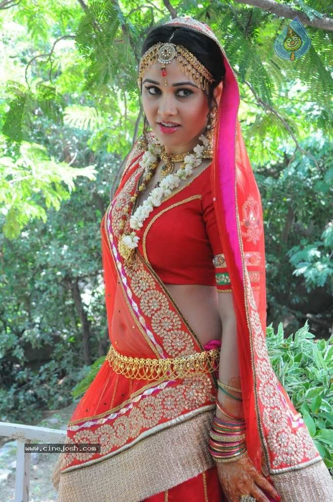 Nisha Kothari Latest Stills - 25 / 108 photos
