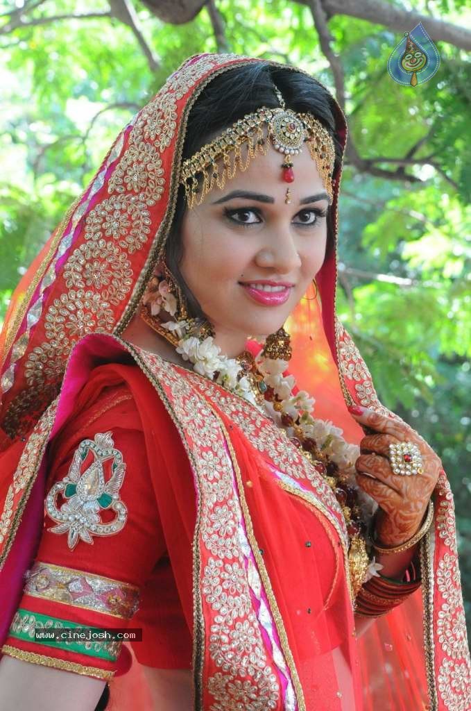 Nisha Kothari Latest Stills - 98 / 108 photos