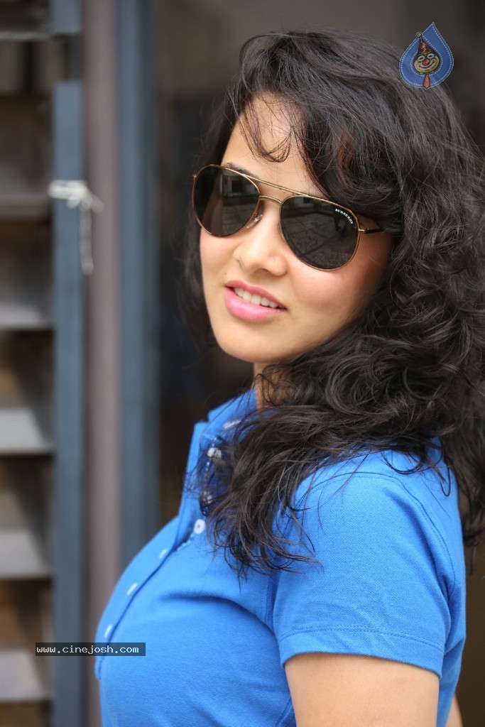 Nisha Kothari New Gallery - 10 / 115 photos