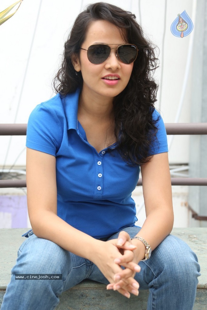 Nisha Kothari New Gallery - 13 / 115 photos