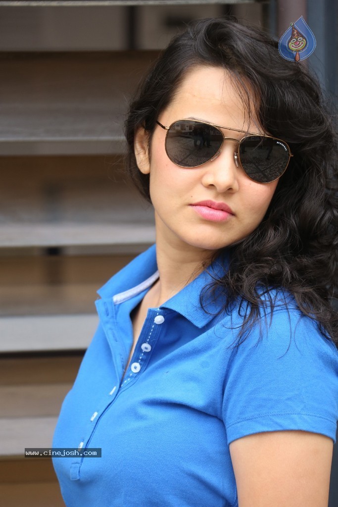 Nisha Kothari New Gallery - 14 / 115 photos