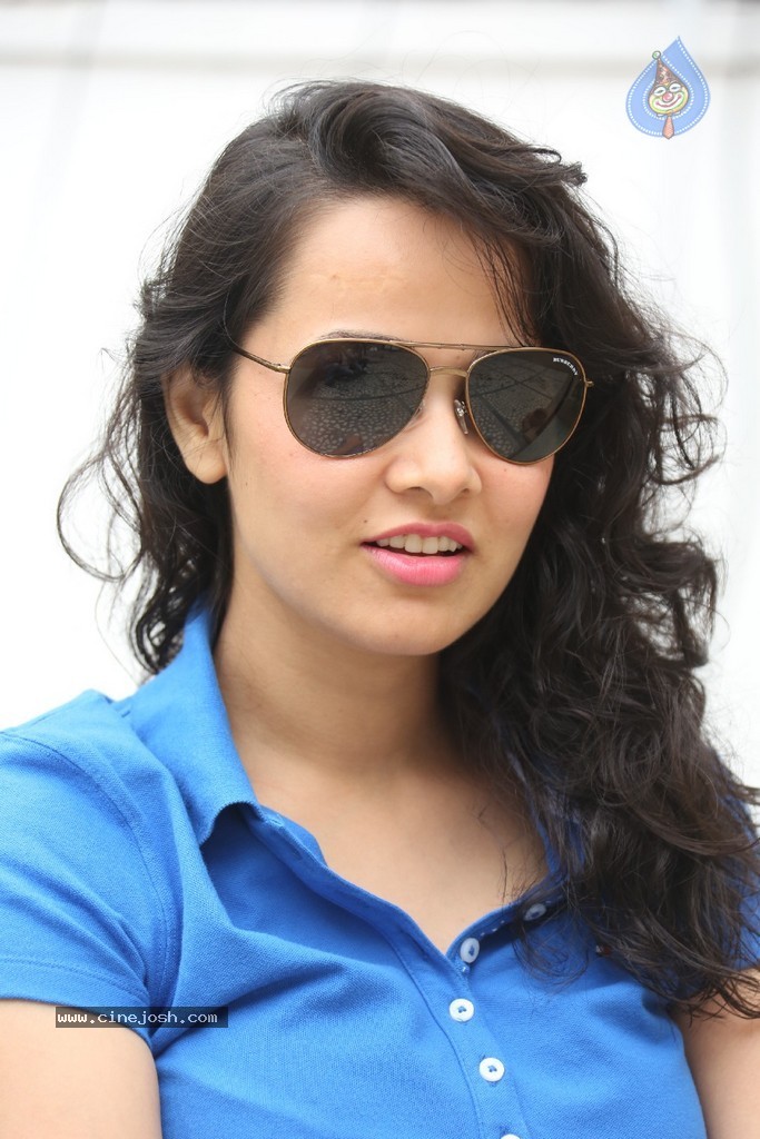Nisha Kothari New Gallery - 31 / 115 photos