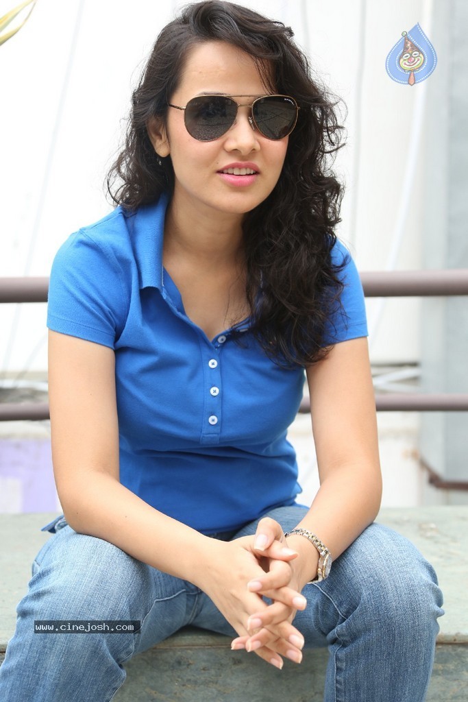 Nisha Kothari New Gallery - 35 / 115 photos