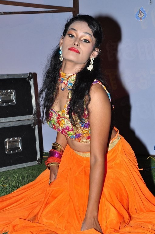 Nisha New Pics - 27 / 50 photos