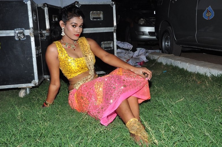 Nisha New Pics - 41 / 50 photos