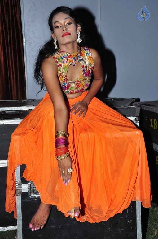 Nisha New Pics - 42 / 50 photos