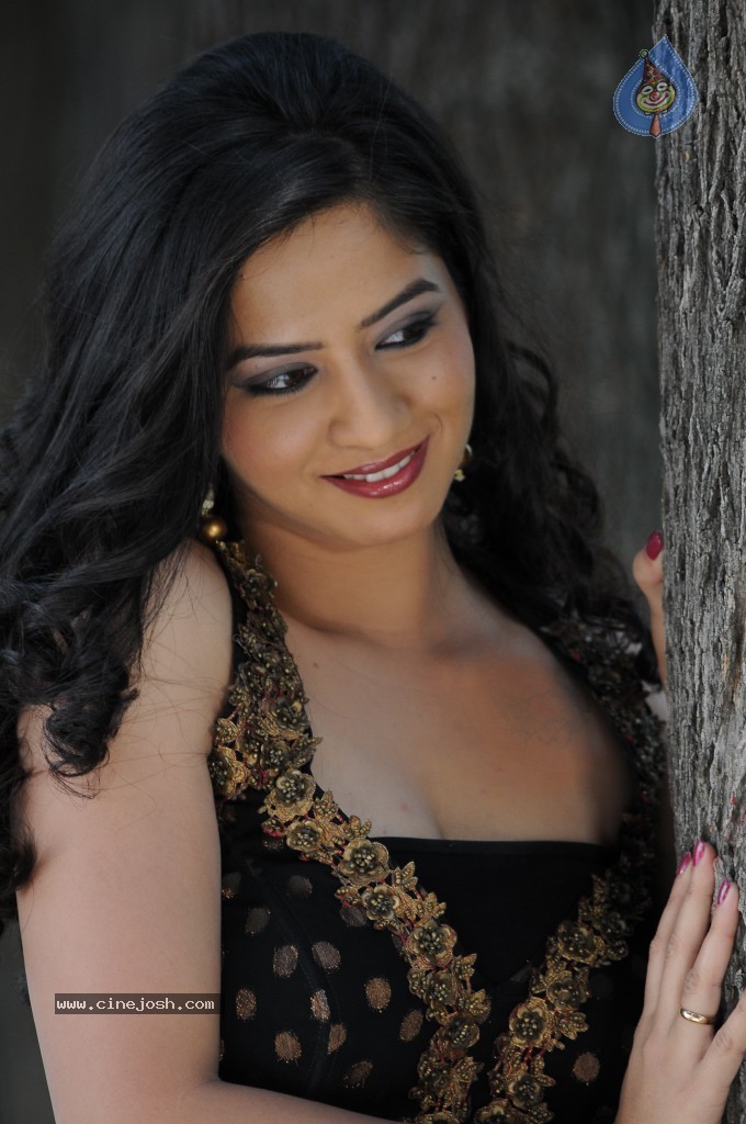 Nisha Shah New Stills - 13 / 55 photos