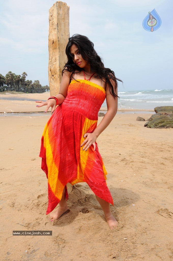 Nisha Shah Spicy Photos  - 5 / 83 photos