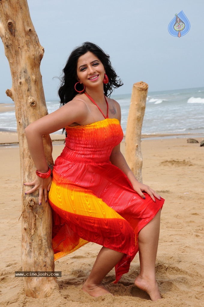 Nisha Shah Spicy Photos  - 13 / 83 photos
