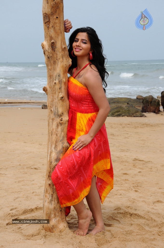 Nisha Shah Spicy Photos  - 30 / 83 photos