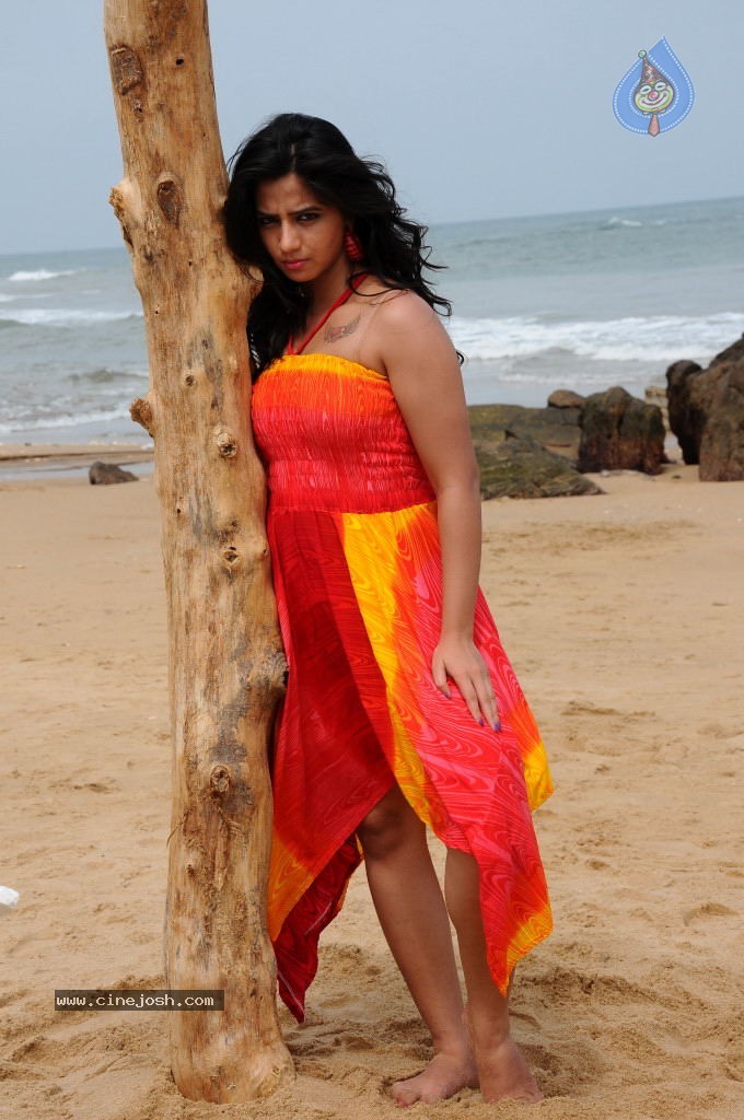 Nisha Shah Spicy Photos  - 32 / 83 photos