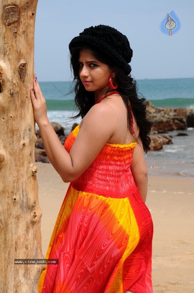 Nisha Shah Spicy Photos  - 33 / 83 photos