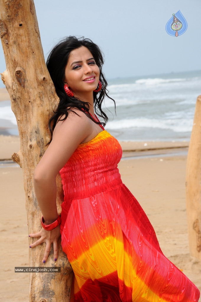 Nisha Shah Spicy Photos  - 47 / 83 photos
