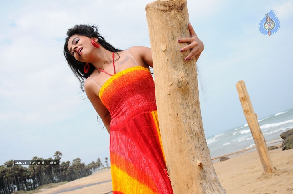 Nisha Shah Spicy Photos  - 52 / 83 photos