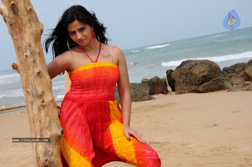 Nisha Shah Spicy Photos  - 59 / 83 photos